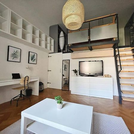 Netradicny Apartman V Centre Bratislava Eksteriør bilde