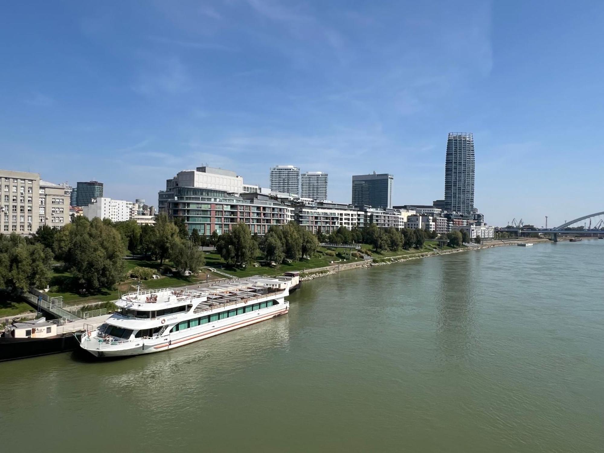 Netradicny Apartman V Centre Bratislava Eksteriør bilde